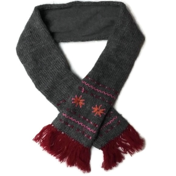 Old Navy Fringed Scarf - Picture 1 of 2